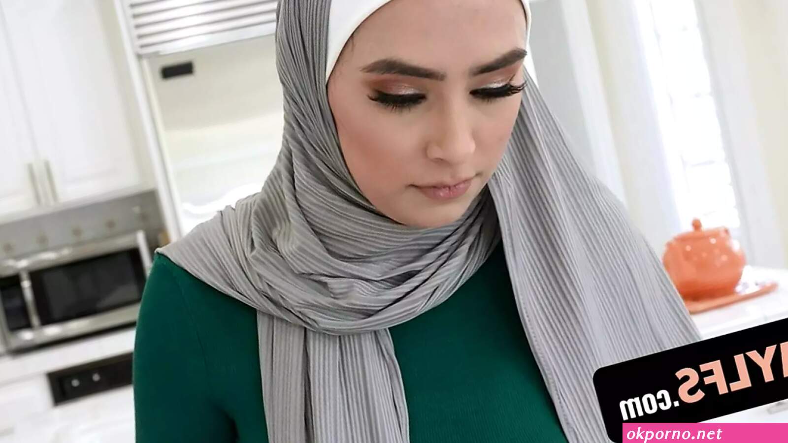 I Caught My Friends Hot Muslim Hijab Step Mom Masturbating She Sucked Me Off For My Silence