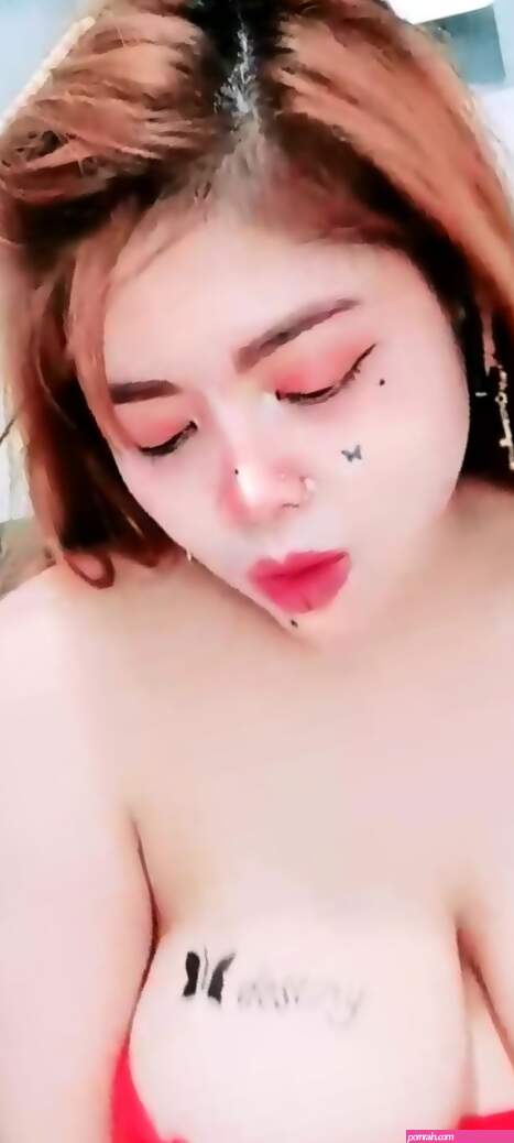 Indonesian big tits red lips live show