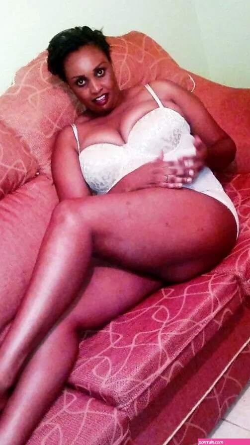 Mbarara Porn Photos of Horny Sugar Mummy Spreading Pussy -