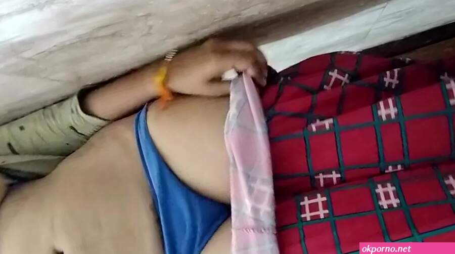 House wife clean her pussy at home Indian house wife bathing and fingering watch online
