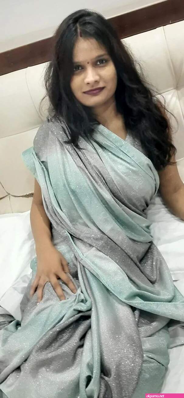 Hot Indian Wife In Saree Fully Nude Strip On Bed