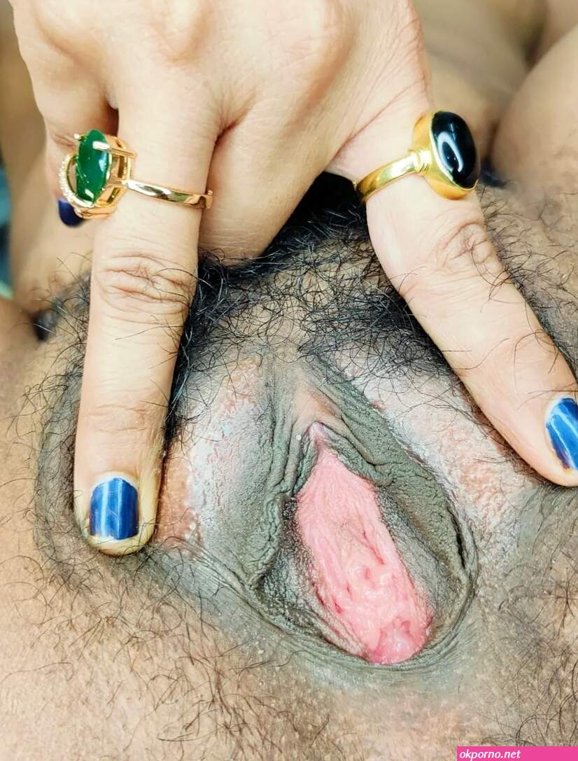 Beautiful looking sexy komal : 8 Nude Pics