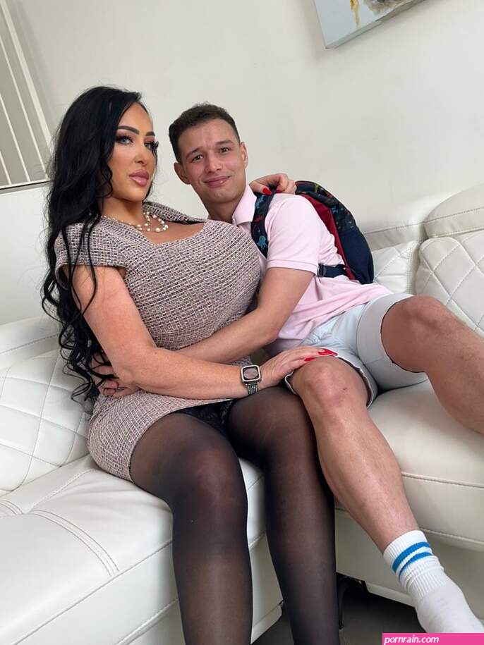 Kristine Kiss X: Does JohnnyLovexxx get an A? You should see the reward for all the hard school work