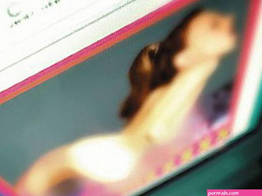 AI-generated fake celebrity porn takes over Reddit