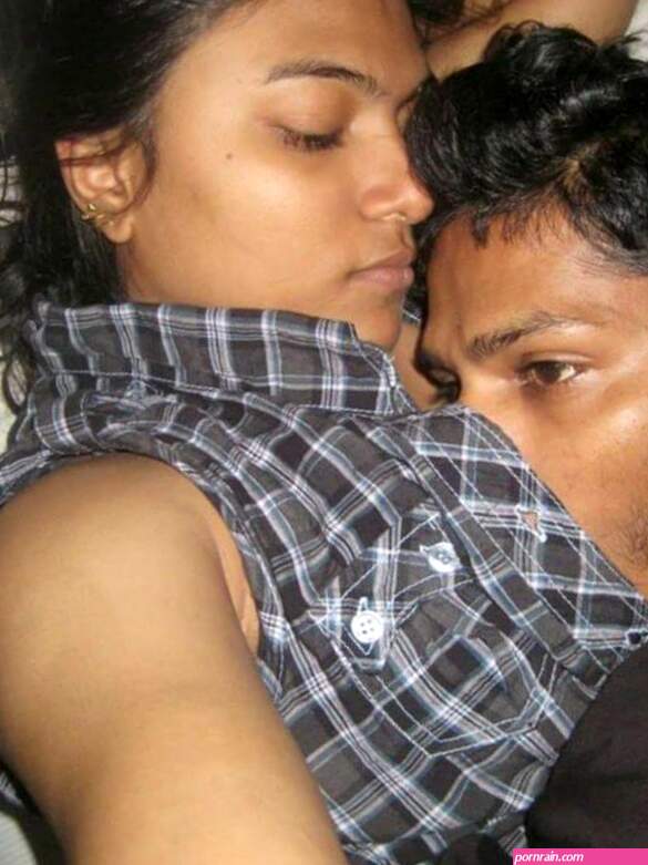 Online Leaked Photos Of Horny Tamil Girl Boobs Sucked By Lover