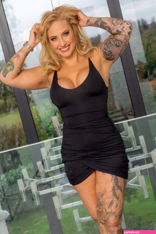 Ebanie Bridges: The Blonde Bomber OnlyFans Leaks