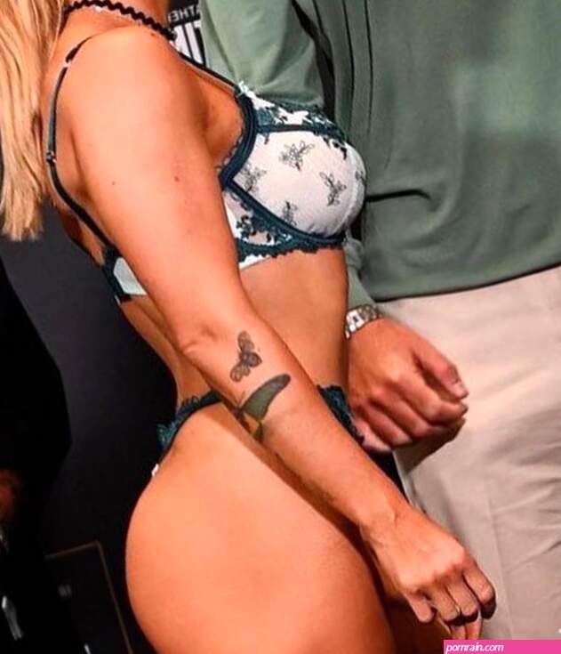 Ebanie Bridges aka Blonde Bomber Nude and Sexy Photo Collection