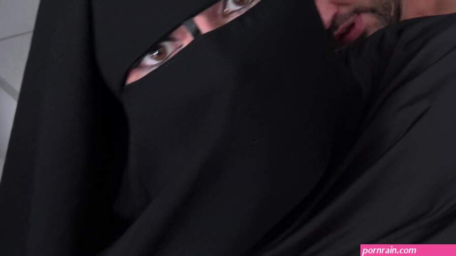 RANDY WORKER HELPS VALENTINA ROSS IN NIQAB Valentina Ross in niqab has prob