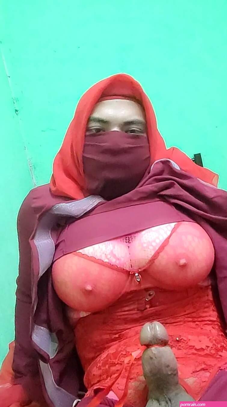 Elisya Amateur In Niqab Clothes Hijab Masturbates To Squirt: 16 Nude Pics