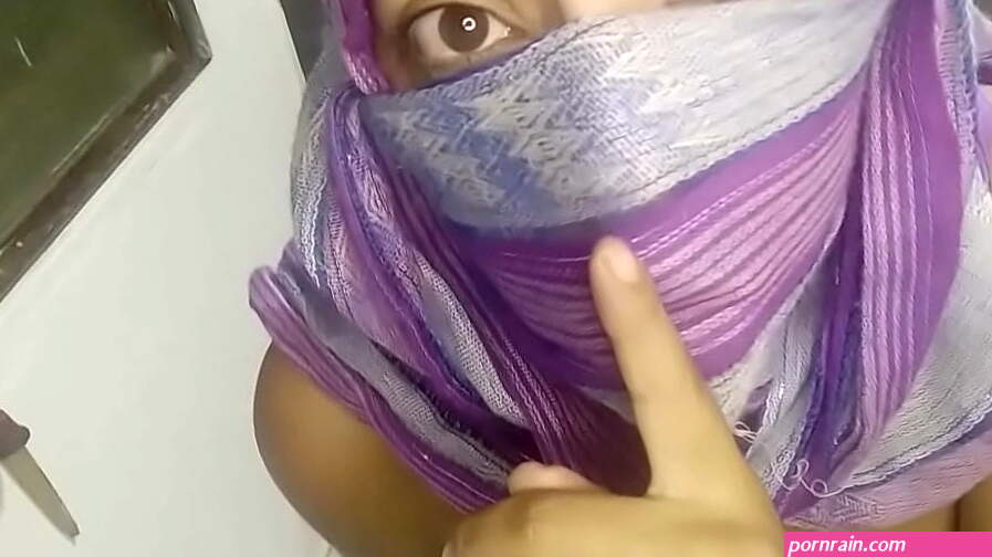 Sexy Horny MILF IN Hijab Niqab Muslim Arab Masturbates Gushy Squirting Pussy On Live Webcam
