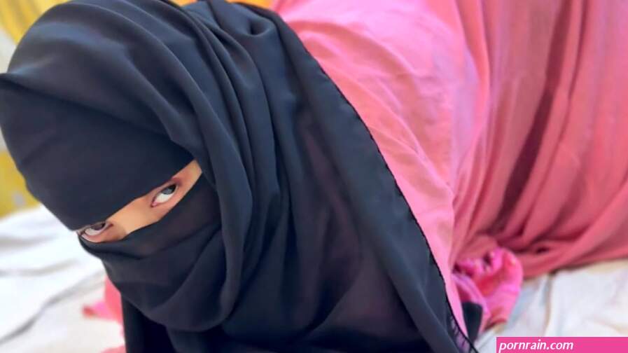 Im Alone 18 year old Teen Hijab Niqab Hot Girl I Have Big Booty Wet Pussy Do you Want Fuck me?