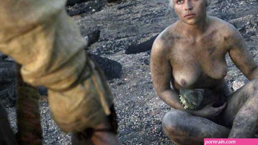 Emilia Clarke Nude Pussy in Game of Thrones