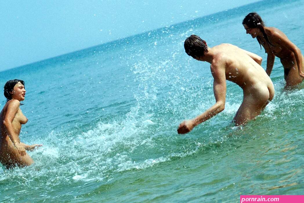 How to Flirt and Make Friends at a Nude Beach