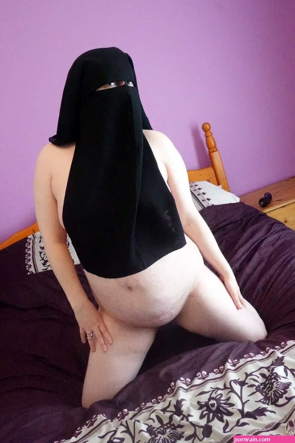 Naked in Niqab : 27 Nude Pics