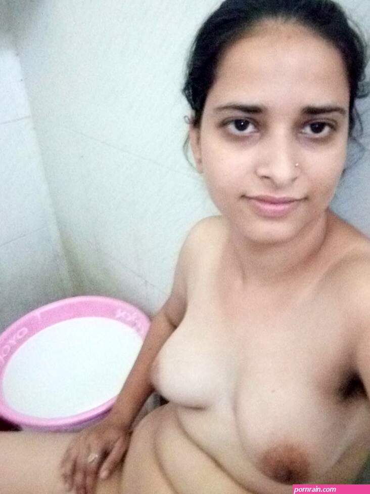 hot-desi-aunty-revealing-her-hairy-pussy-17