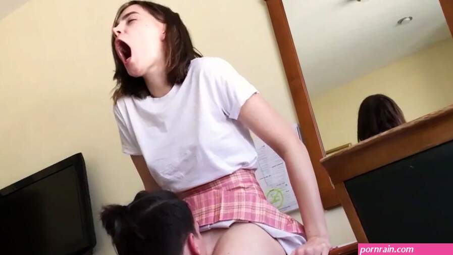 Slender amateur moans loud from real orgasm during pussy licking