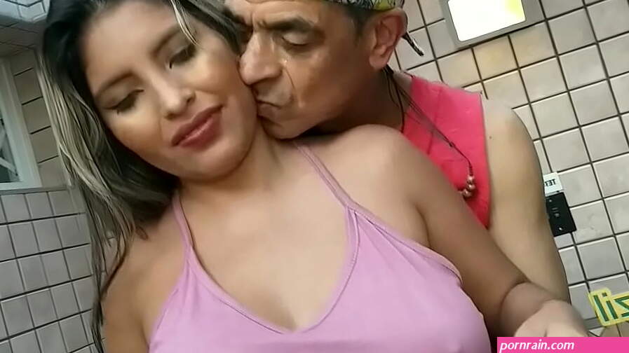 Contratei uma acompanhante Boliviana ela transa muito ela me deu o cuzinho e tomou leite na boca