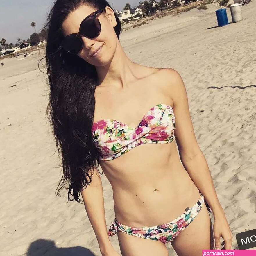 Meredith Garretson Sexy Photos Collection