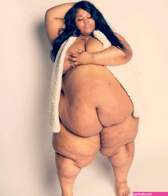 Facebook User Poses Nude to Promote Self Love and Shares Vital Message to Plus Sized Women