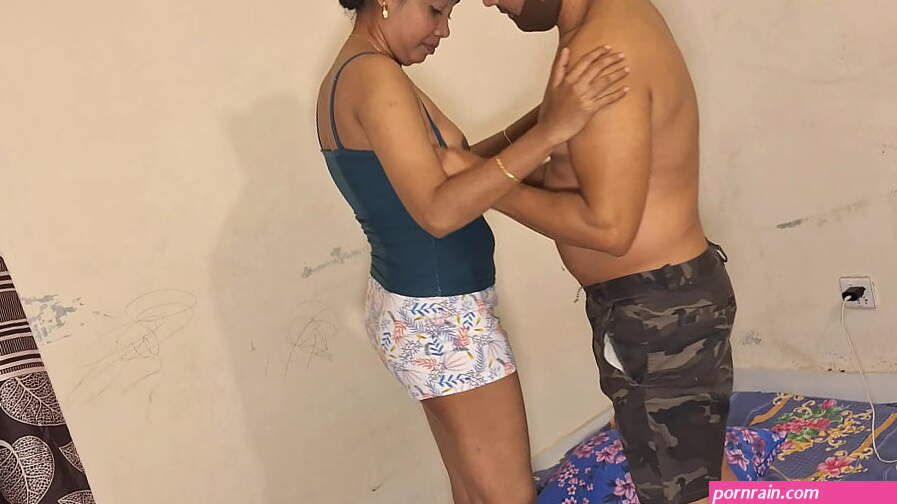 La bellissima Devar Bhabhi si gode il sesso con un video porno xxx con audio bengalese chiaro