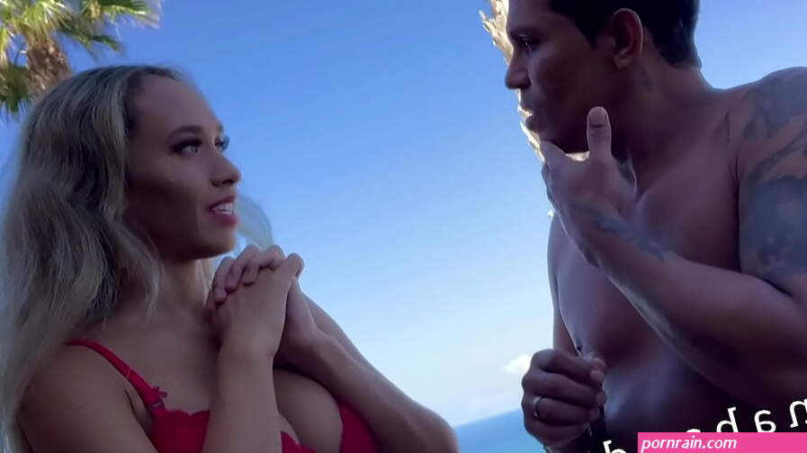 Briana Banderas FOLLANDO CON UN FAN cubano