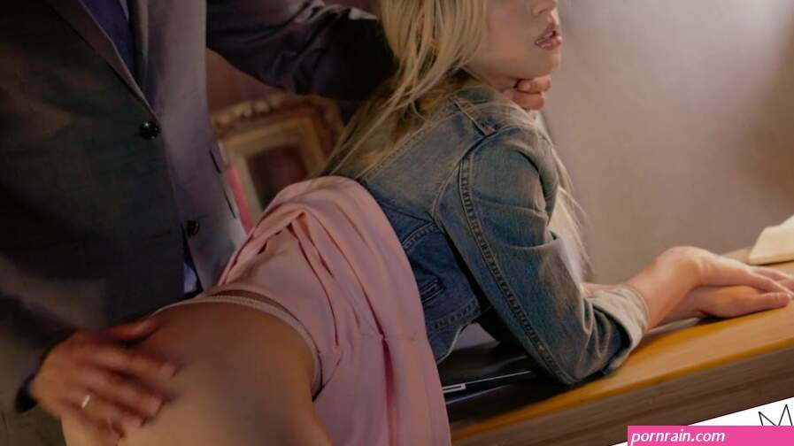 TUSHY First Anal For College Student Goldie