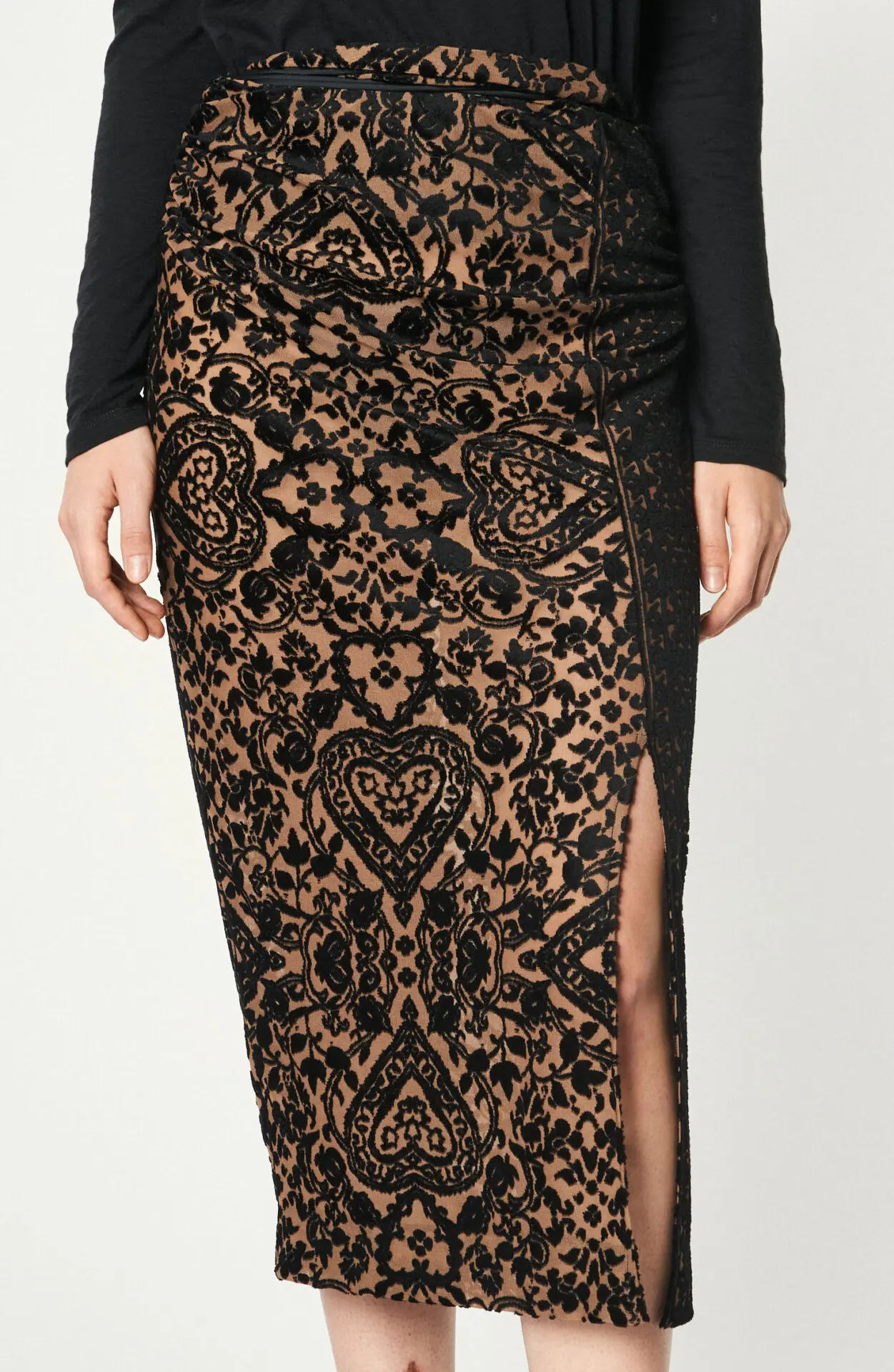 Black ladies skirt pics nude