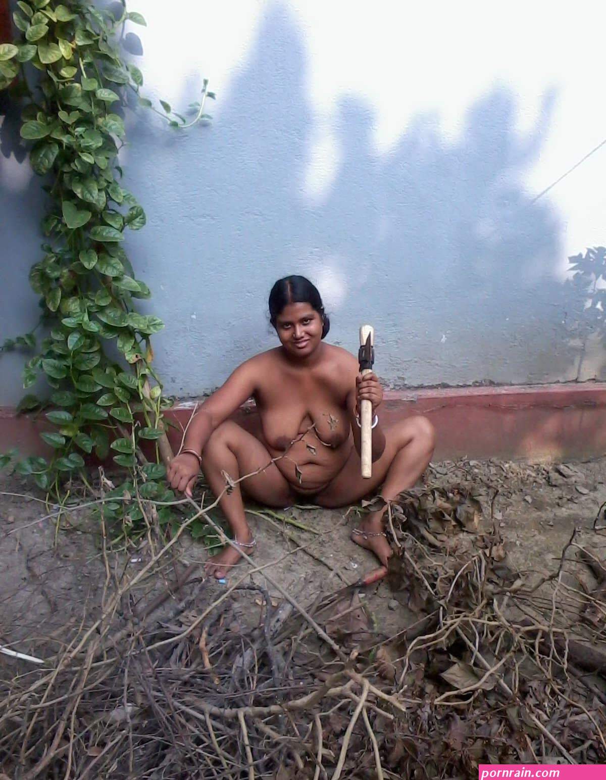 Desi nangi kamwali