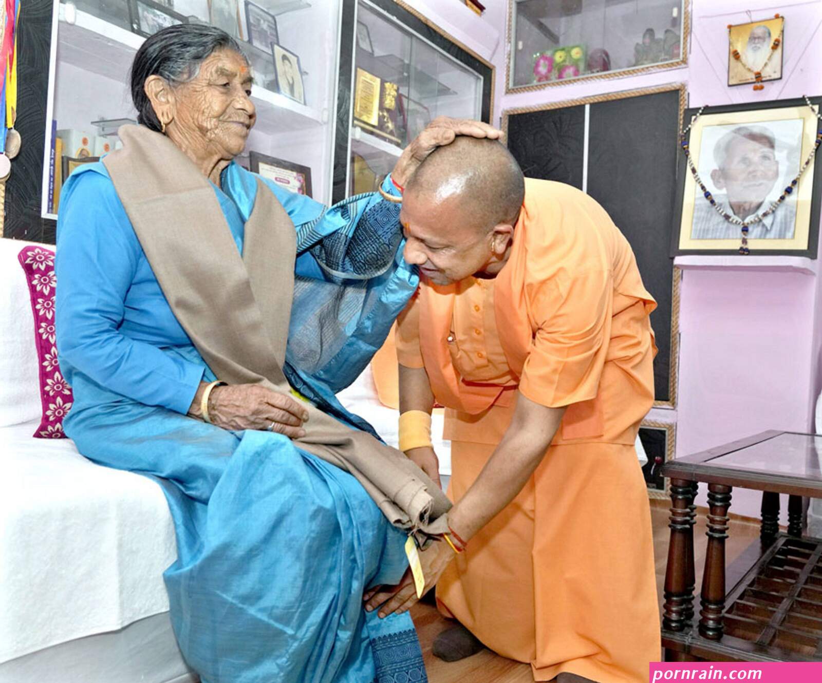 द स आ ट ह ट big boob moms