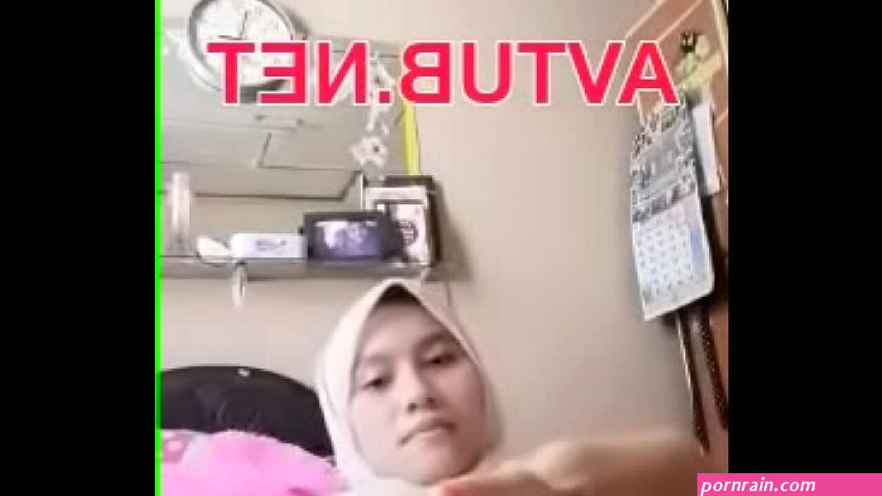 Hijab semok becek