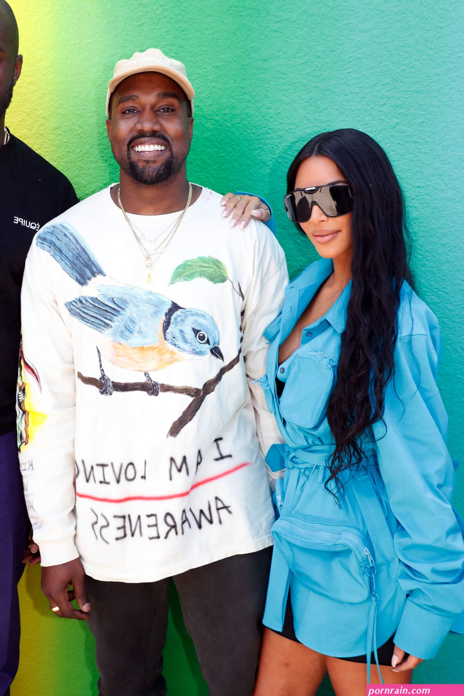 Kim kardashian khloe kardashian had all eyes on them as they strutted into craigs
