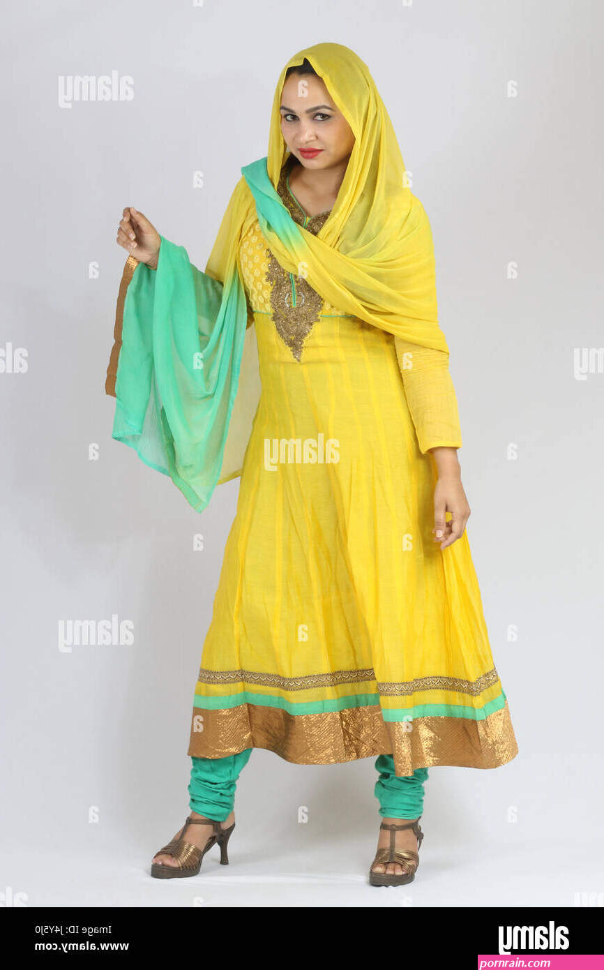 Bhabi ki tight yellow salwar photo
