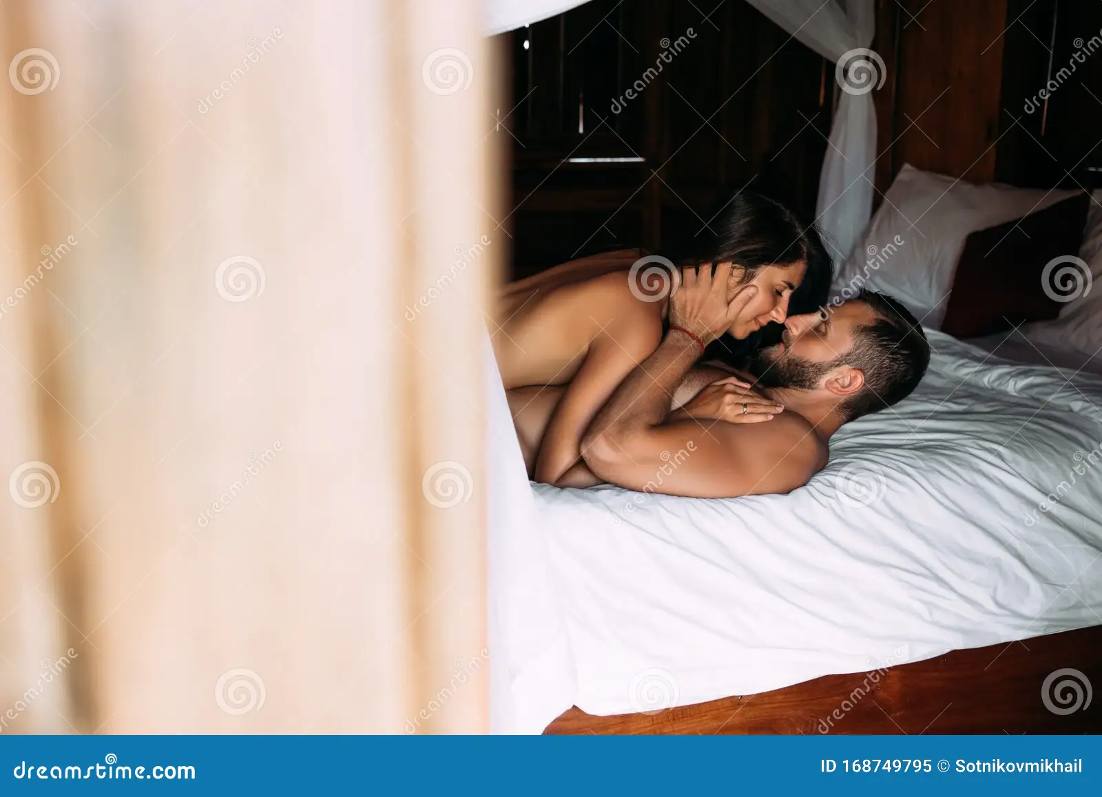 Mujeres aciendo elamor