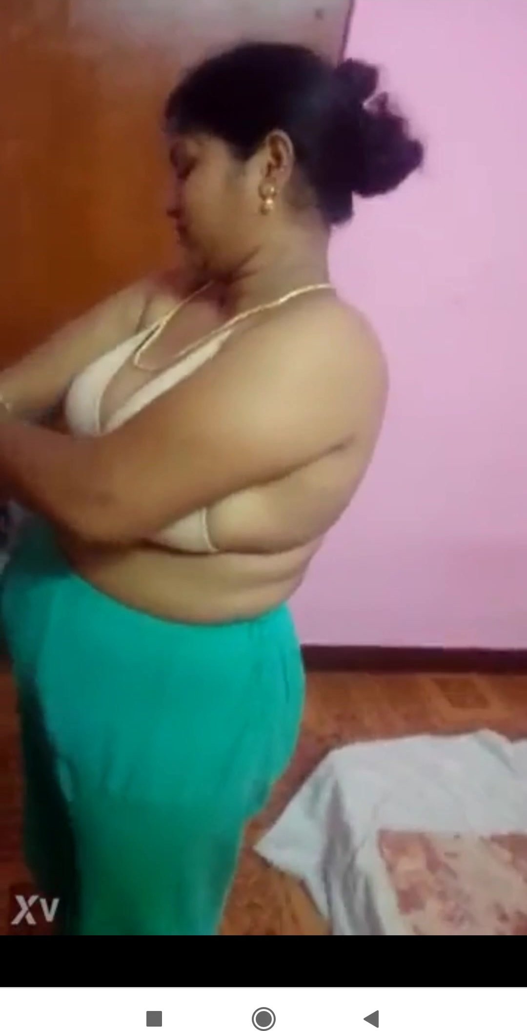 Aumty dress removing image