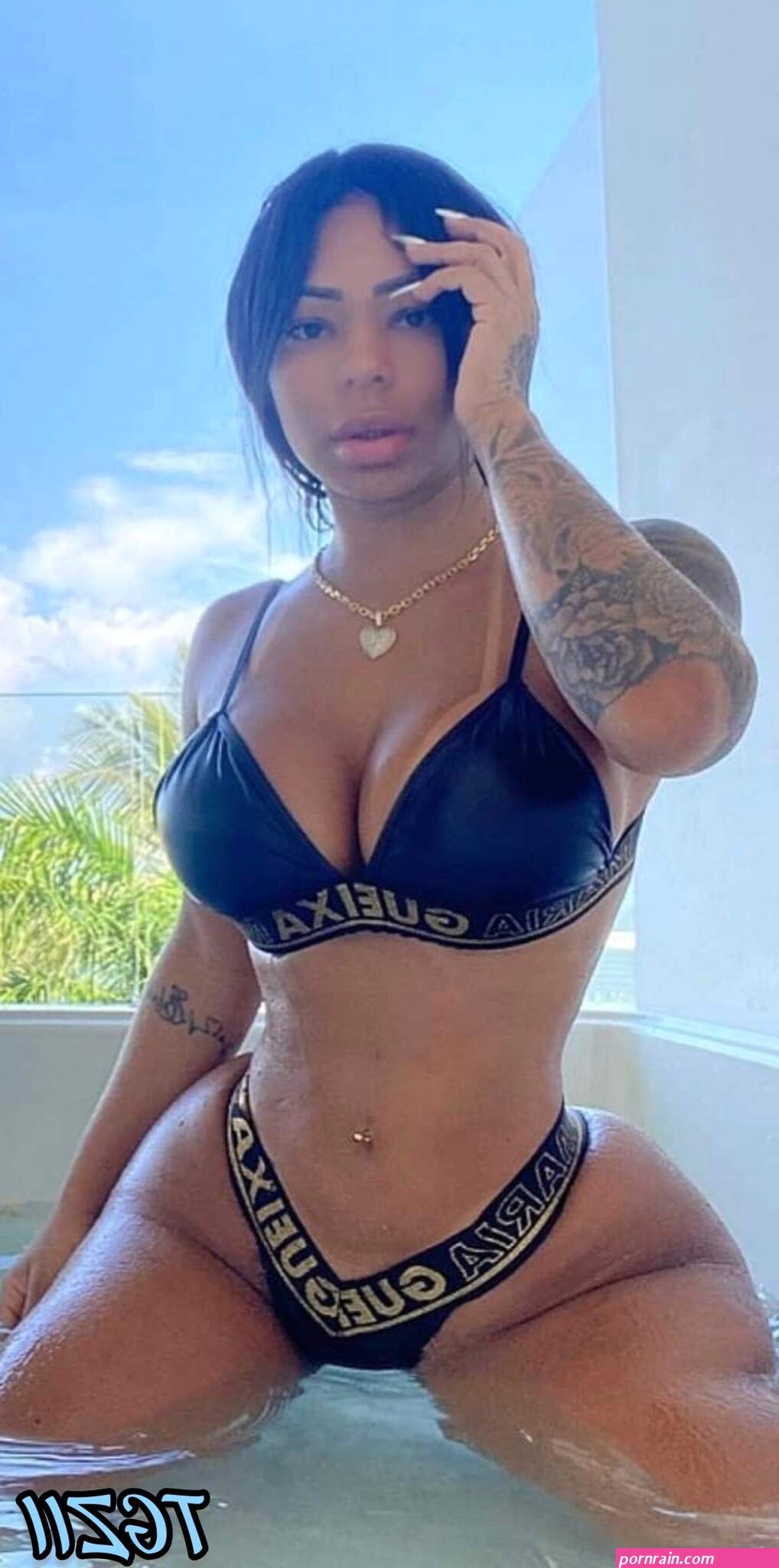 Boob latina