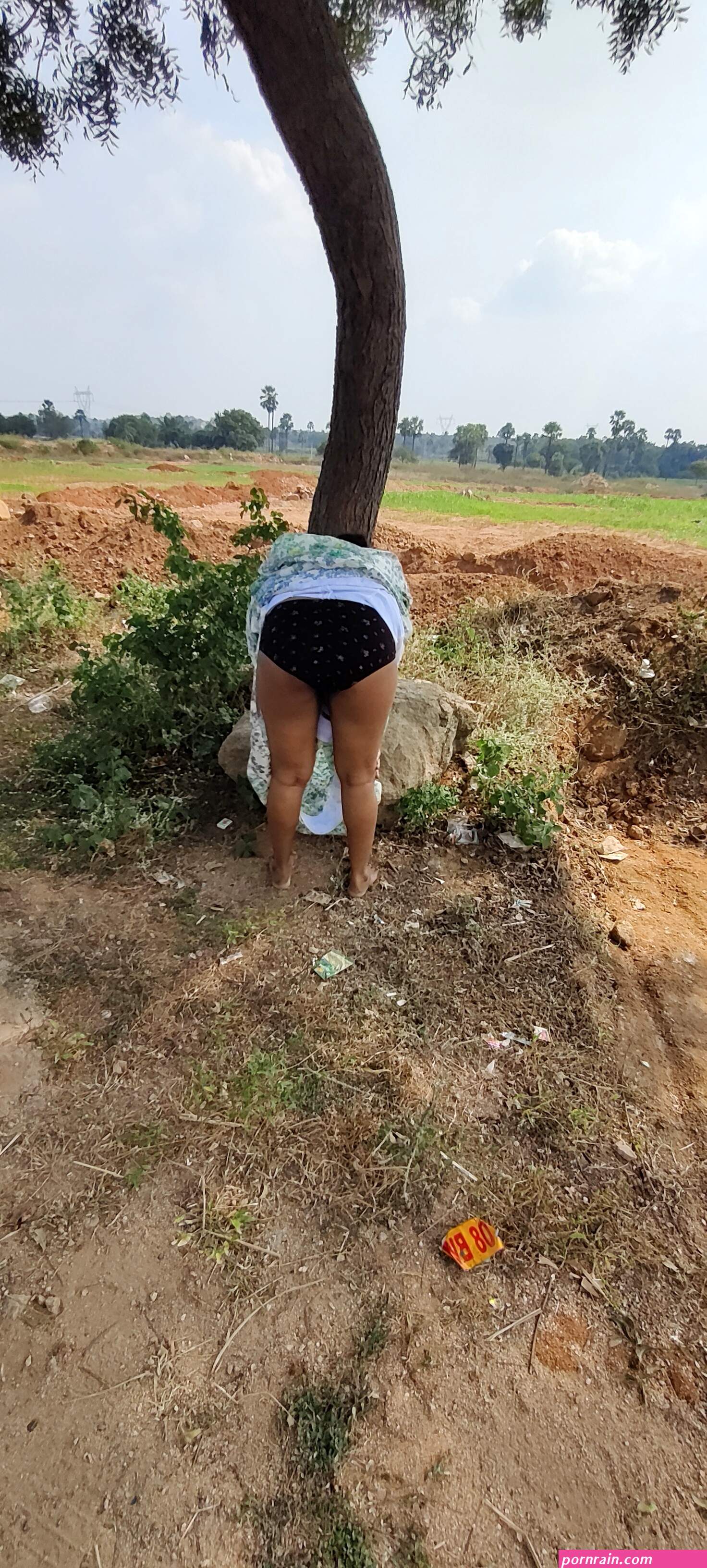 Desi aunty outdoor bath pic
