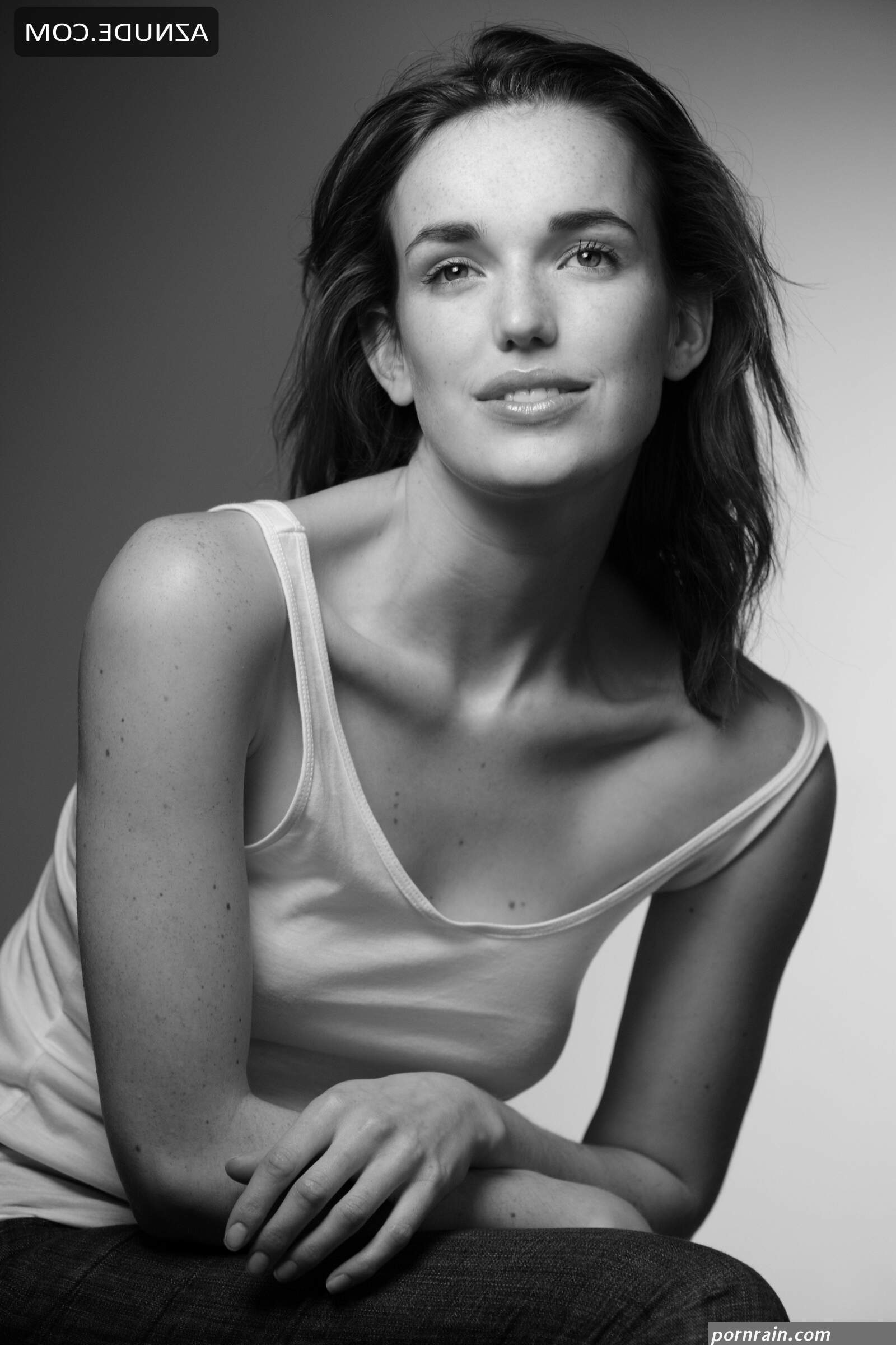 Elizabeth henstridge nude